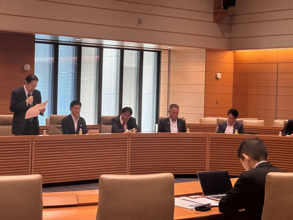 衛藤征士郎先生（議連最高顧問）